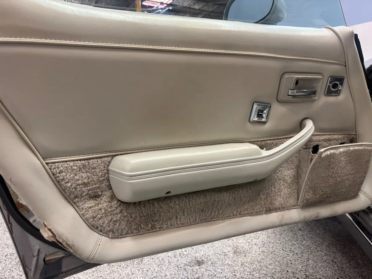 Vehicle photo 21