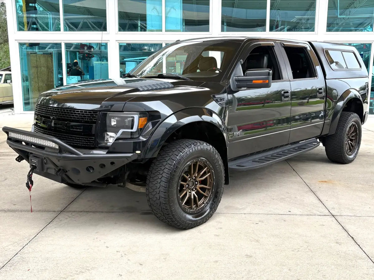 Vehicle photo 11