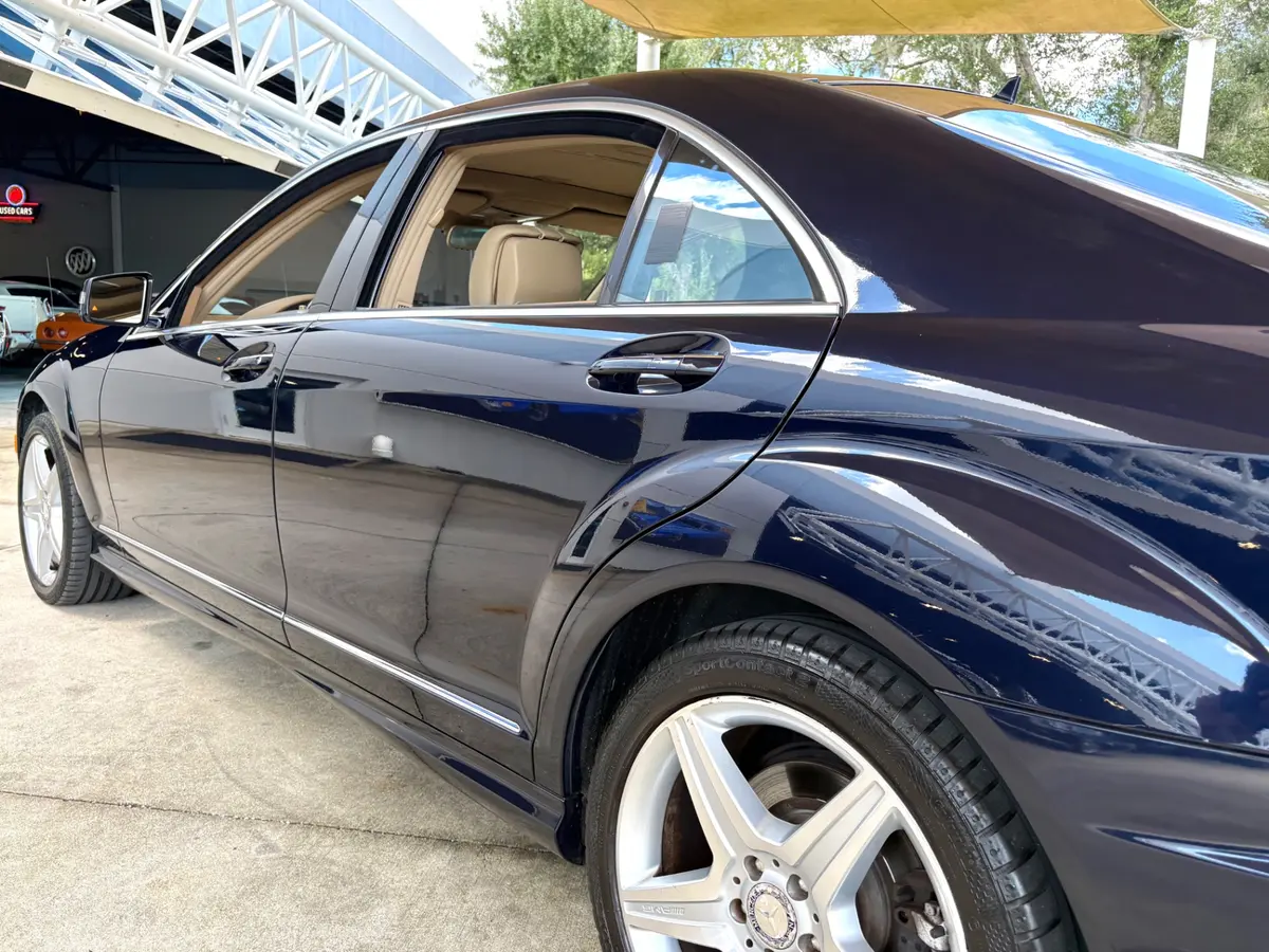 Vehicle photo 14