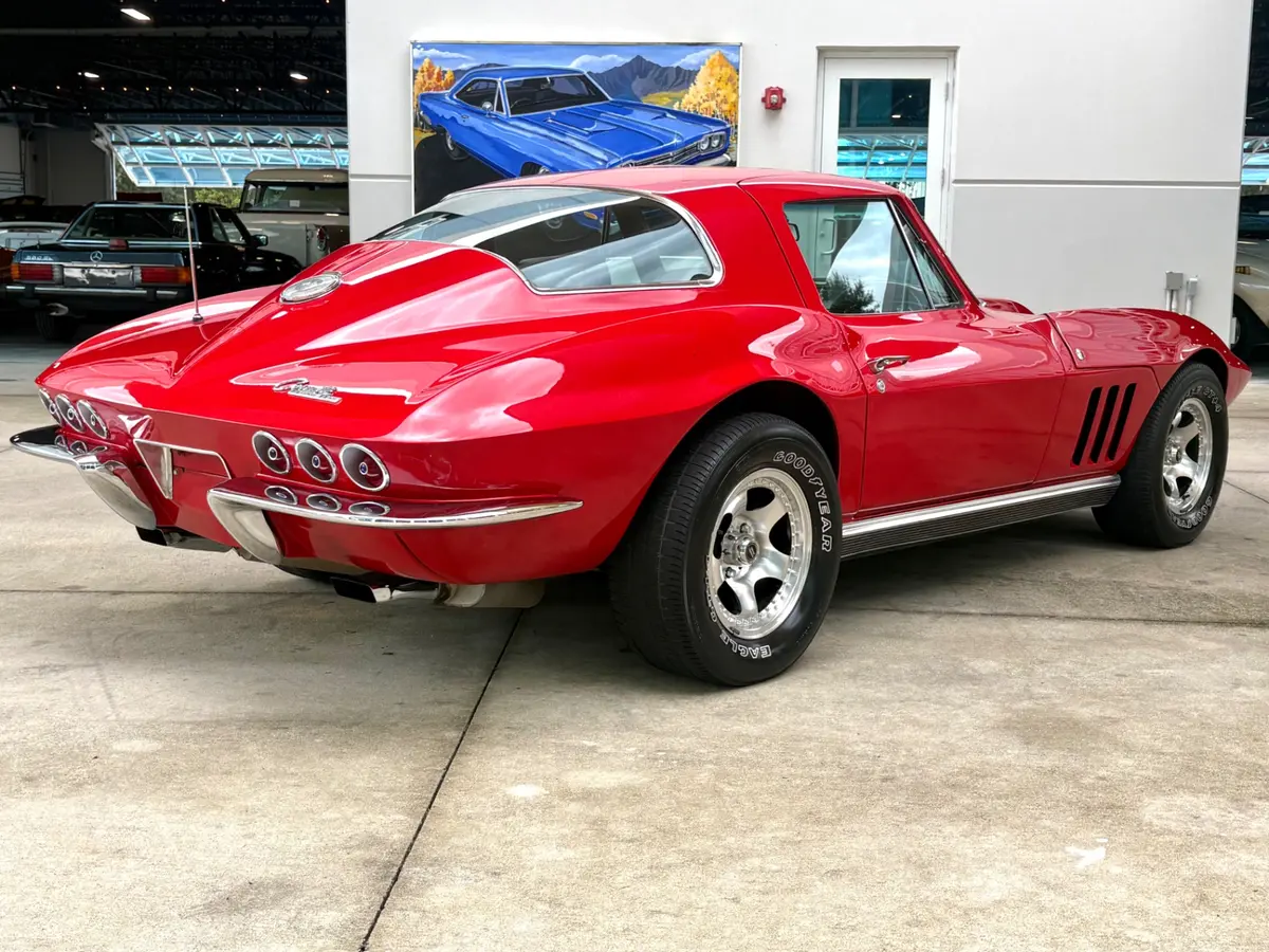 Vehicle photo 6