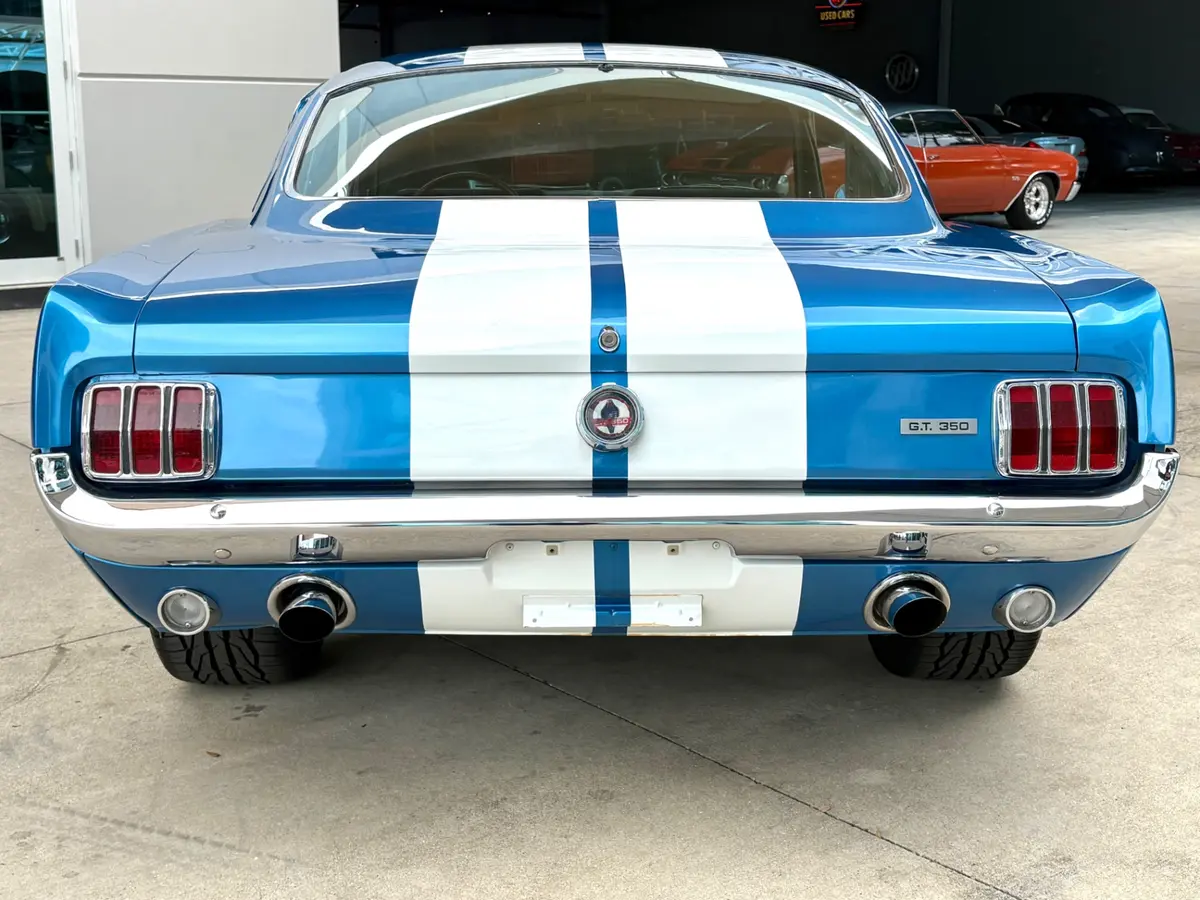 Vehicle photo 7