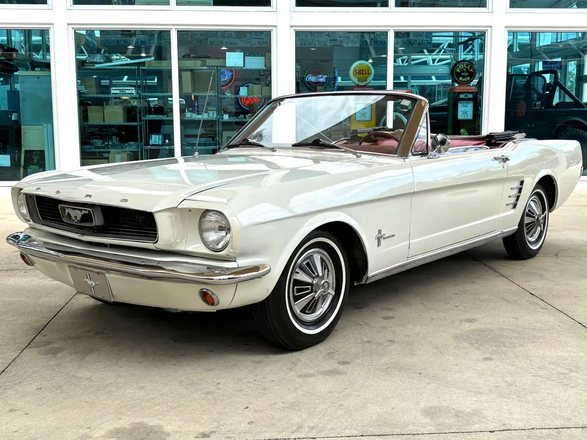 Vehicle photo 1