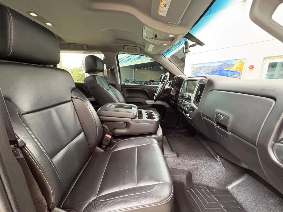Vehicle photo 45