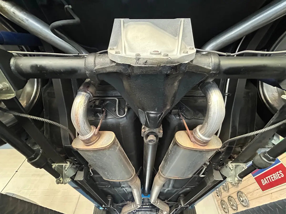 Vehicle photo 29
