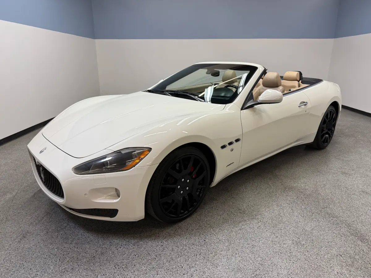 Vehicle photo 2