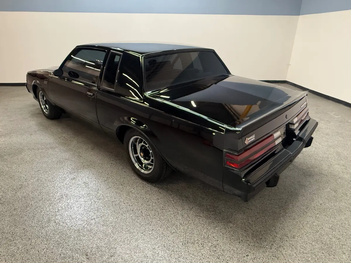 Vehicle photo 4