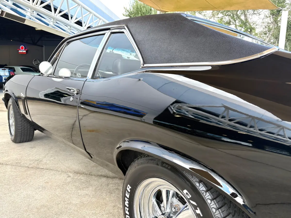 Vehicle photo 14
