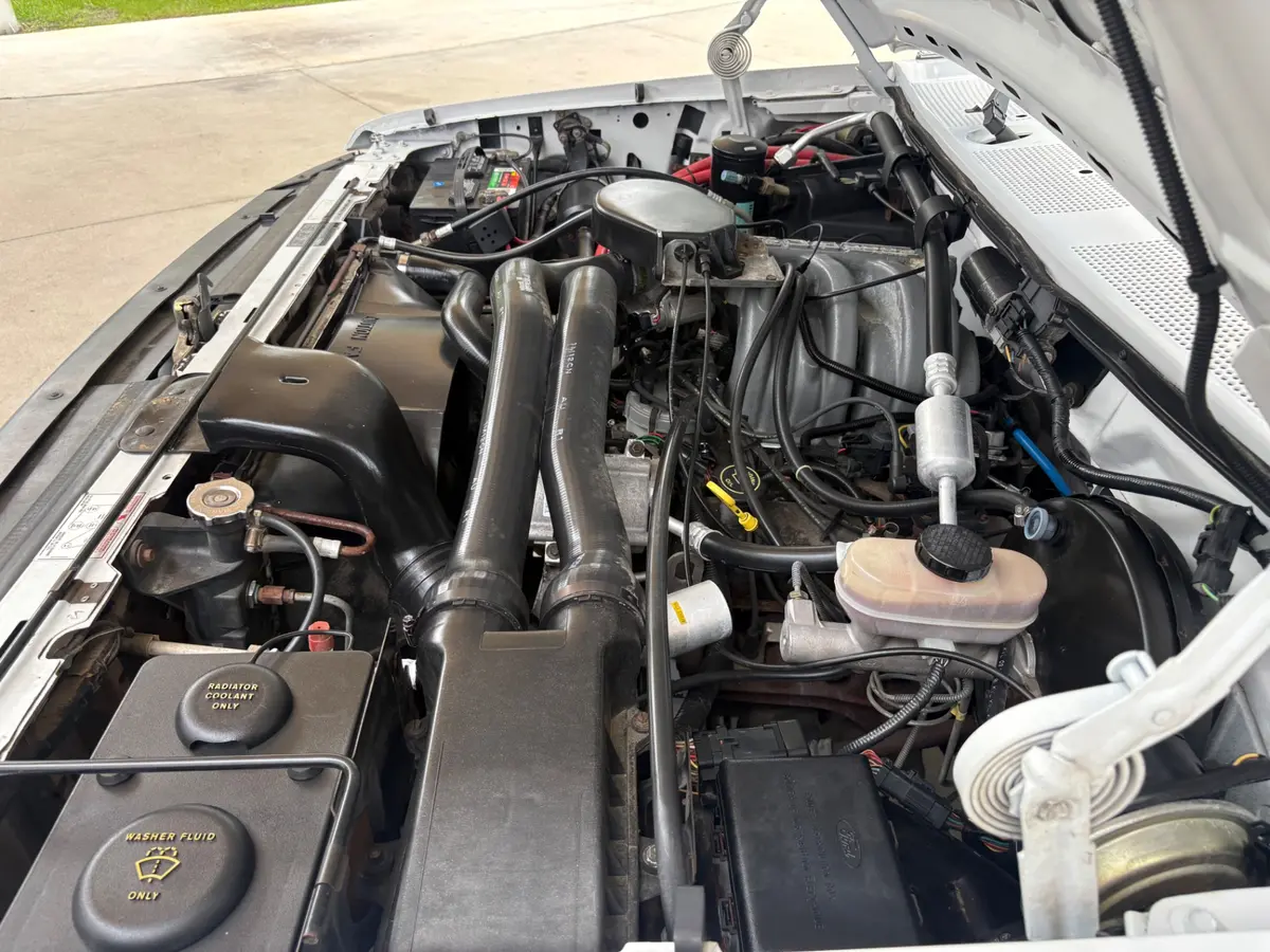 Vehicle photo 29