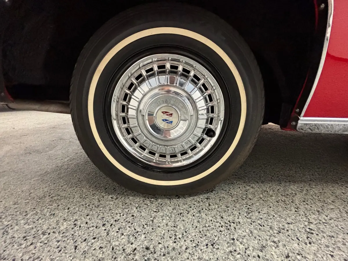Vehicle photo 12