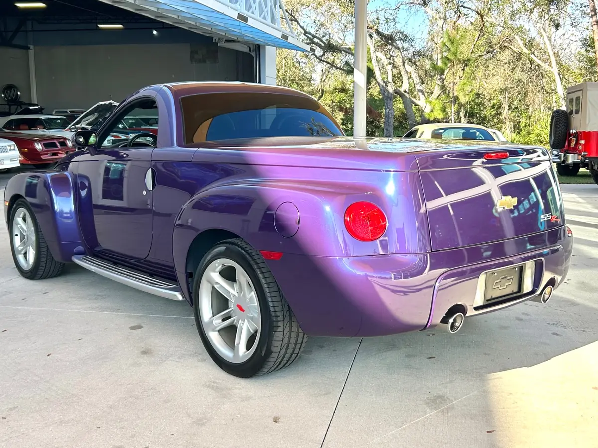 Vehicle photo 7