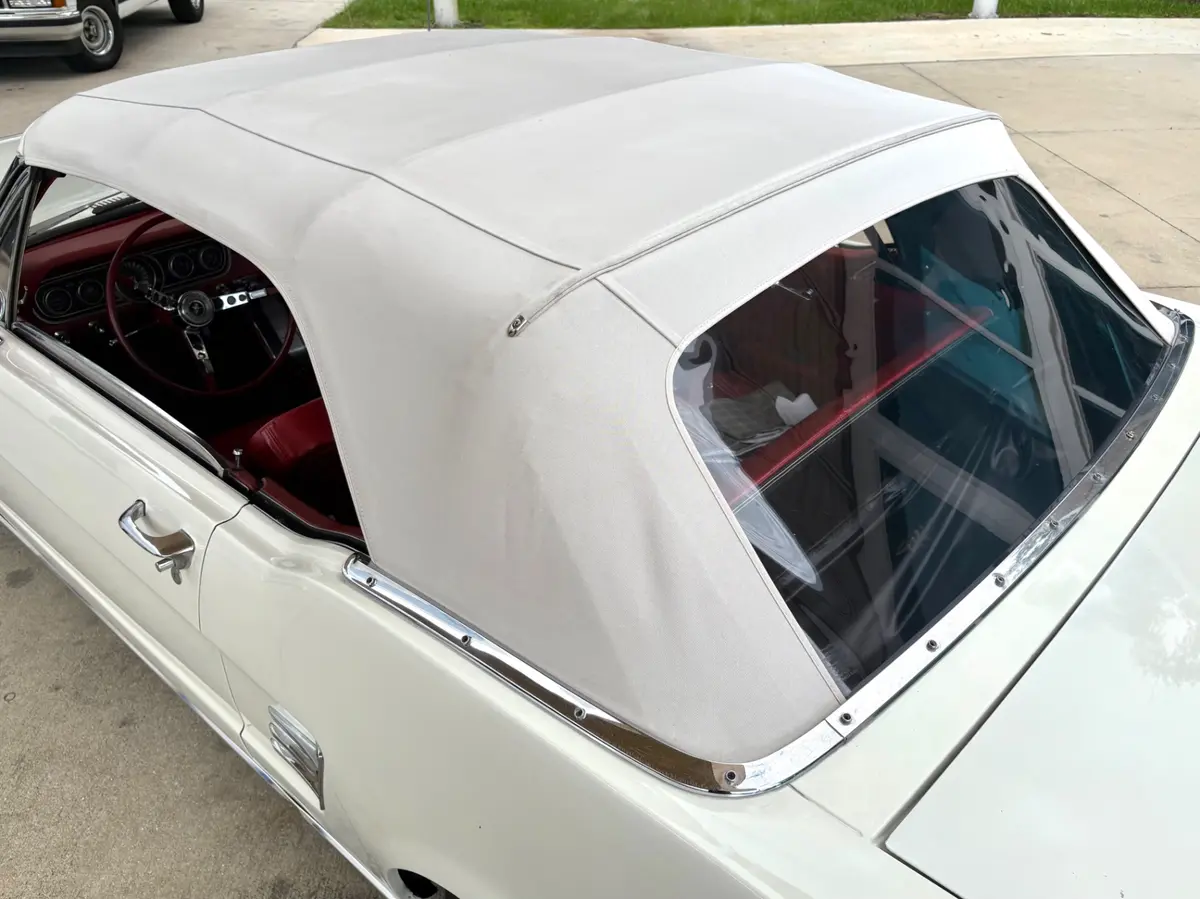Vehicle photo 25