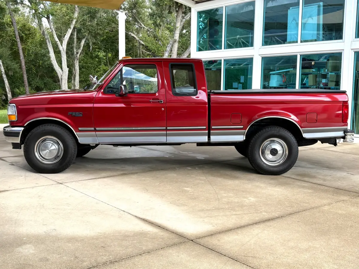 Vehicle photo 9