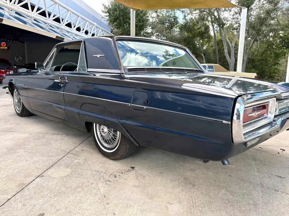 Vehicle photo 15