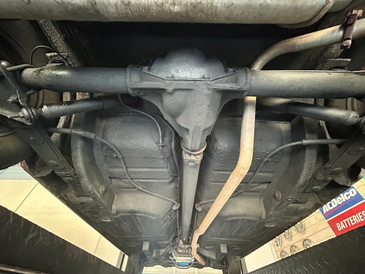 Vehicle photo 25