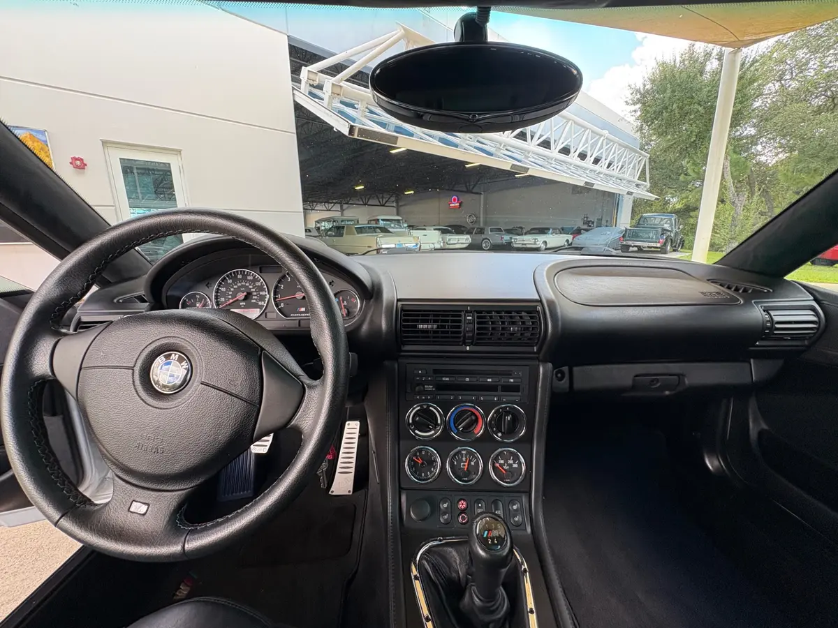 Vehicle photo 34