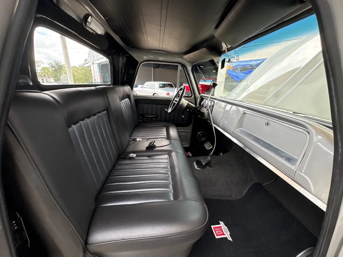 Vehicle photo 36
