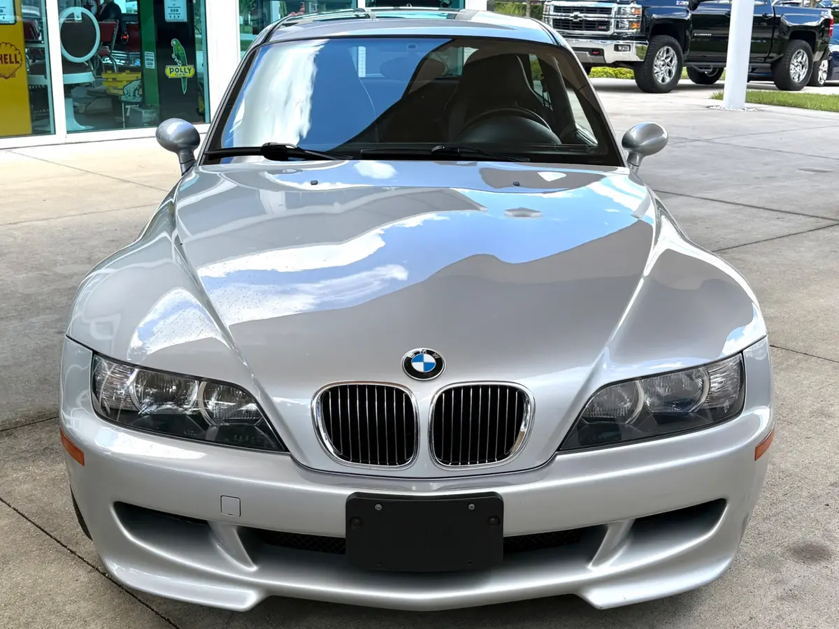 Vehicle photo 3