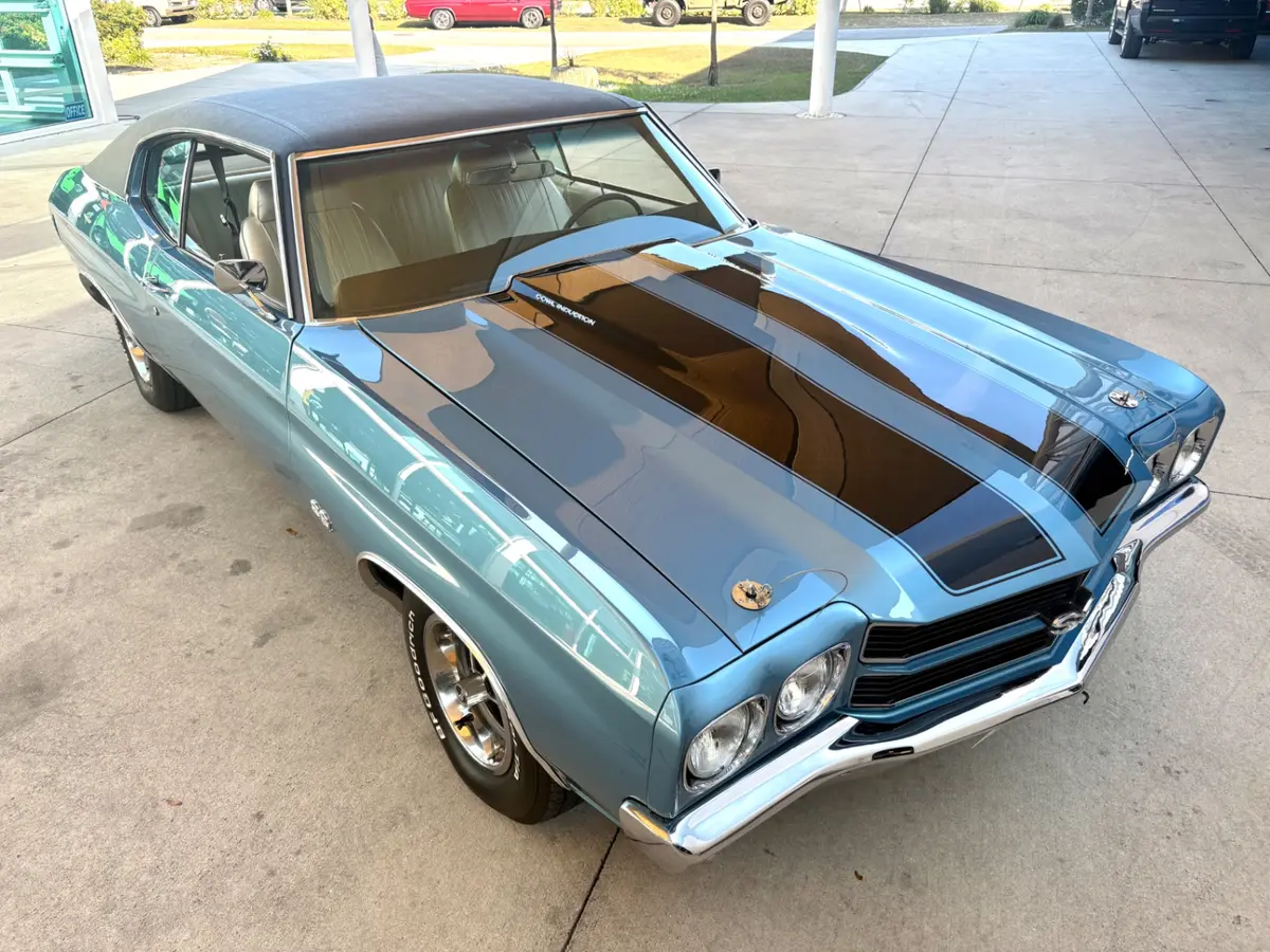Vehicle photo 21