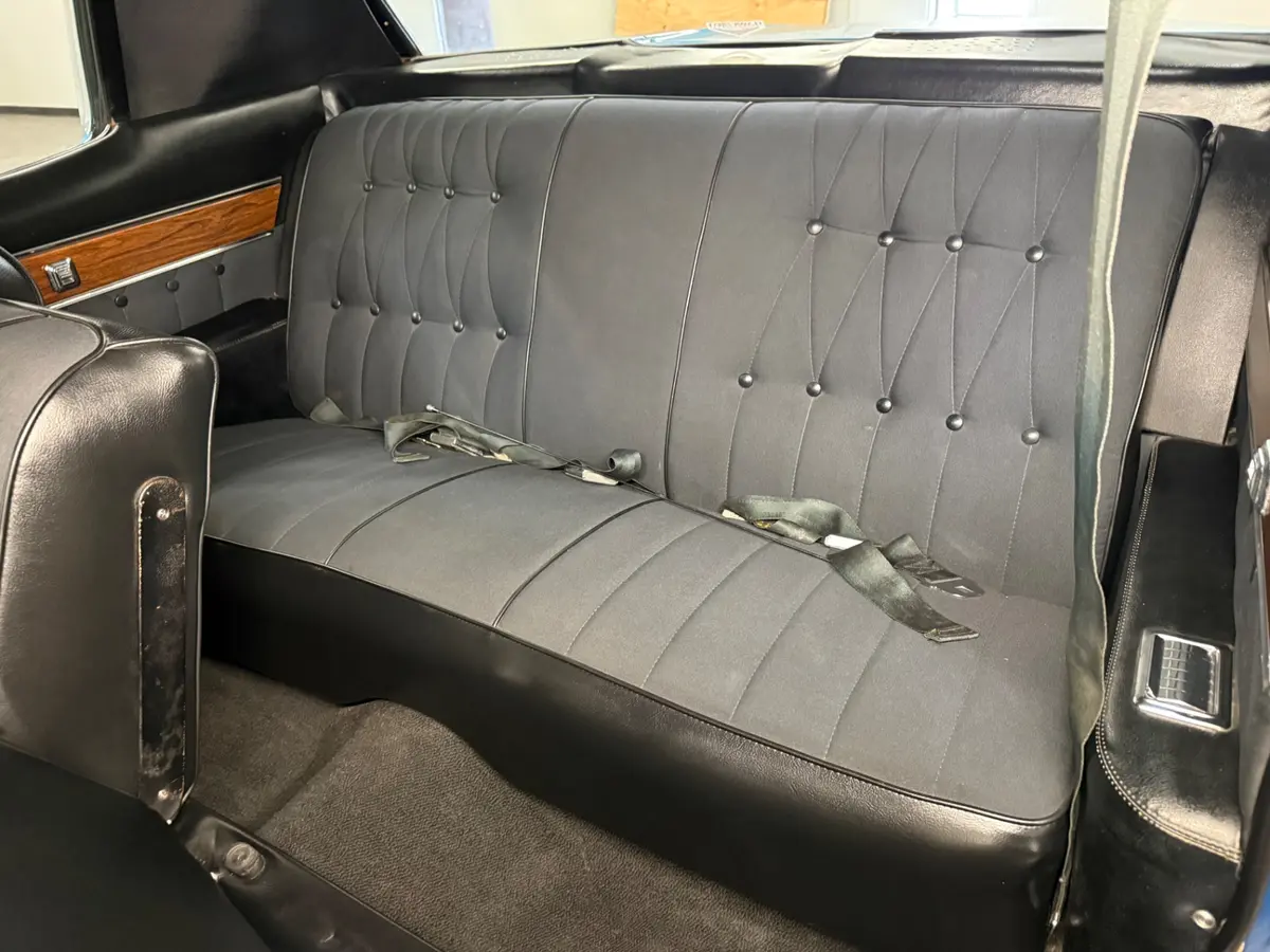 Vehicle photo 20