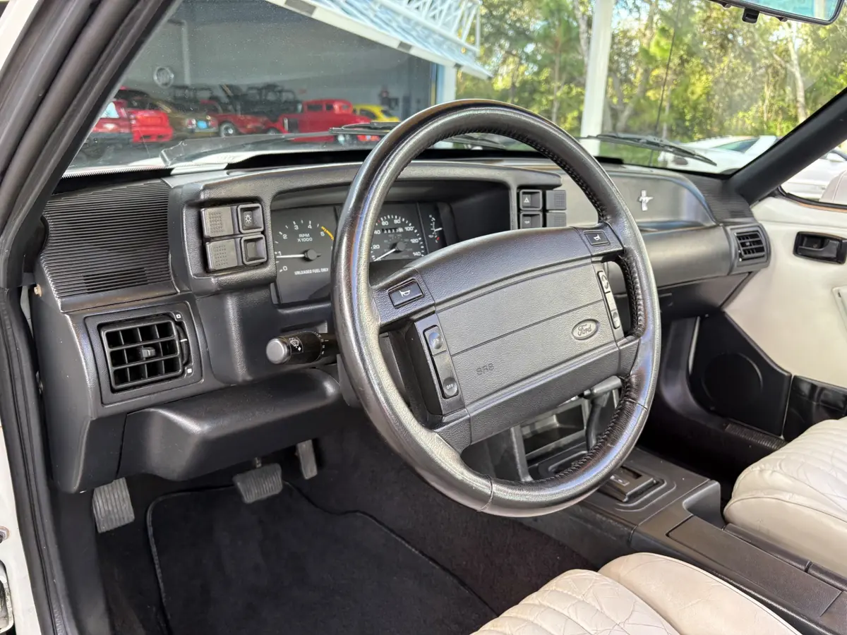 Vehicle photo 35