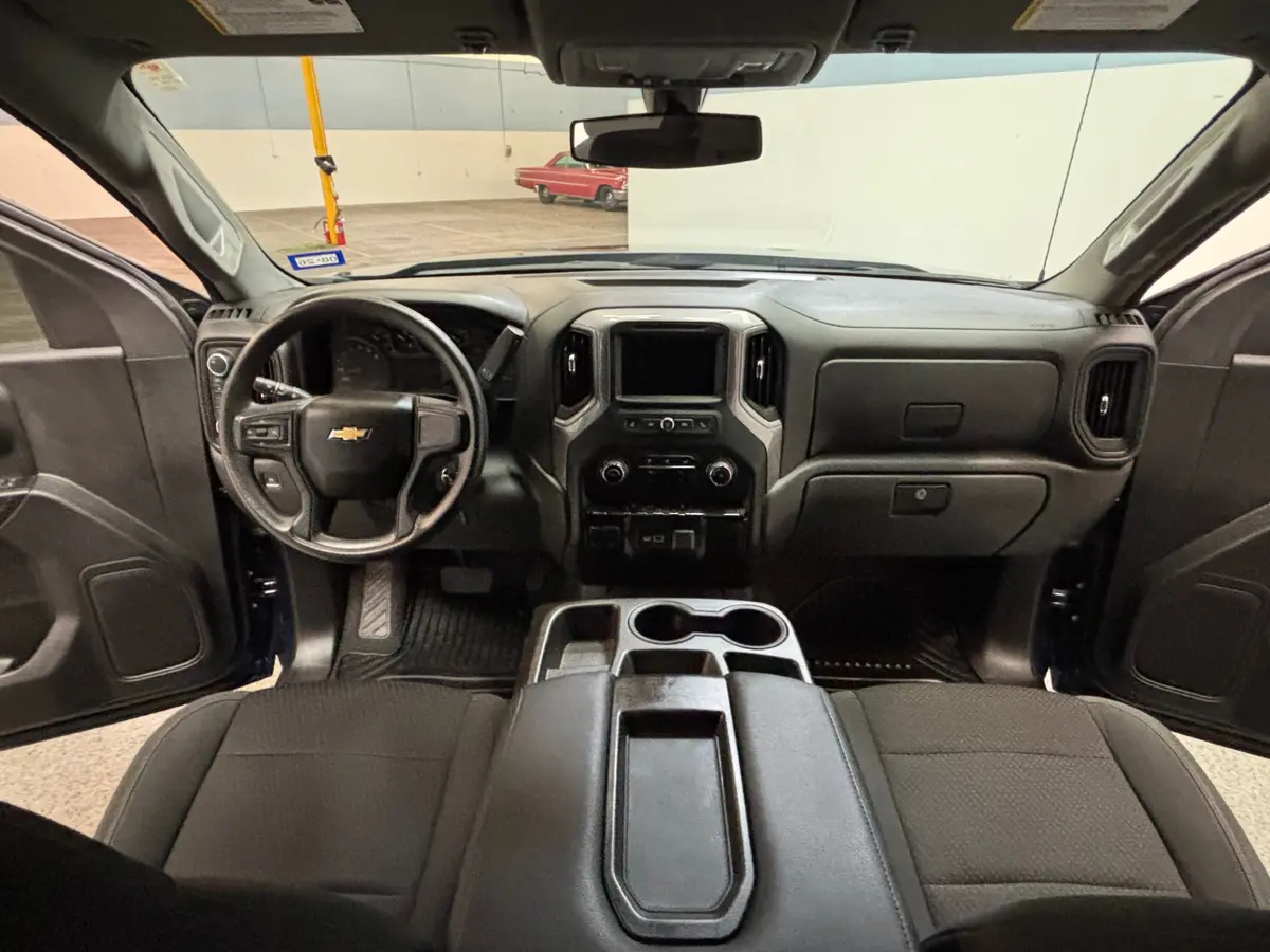 Vehicle photo 20