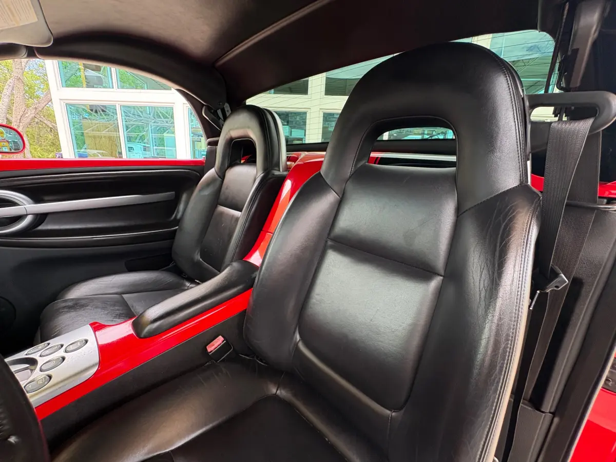 Vehicle photo 33
