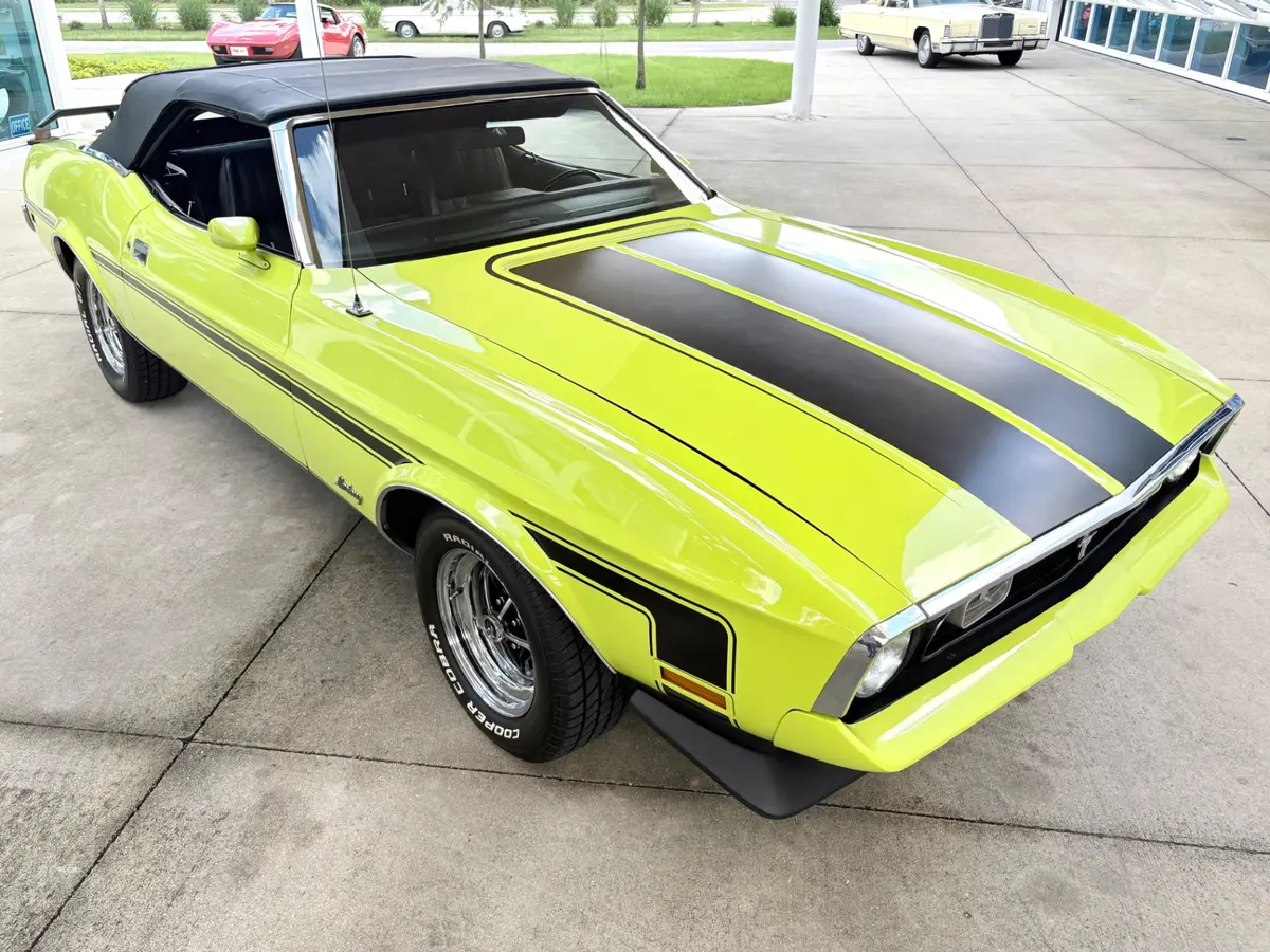 Vehicle photo 21