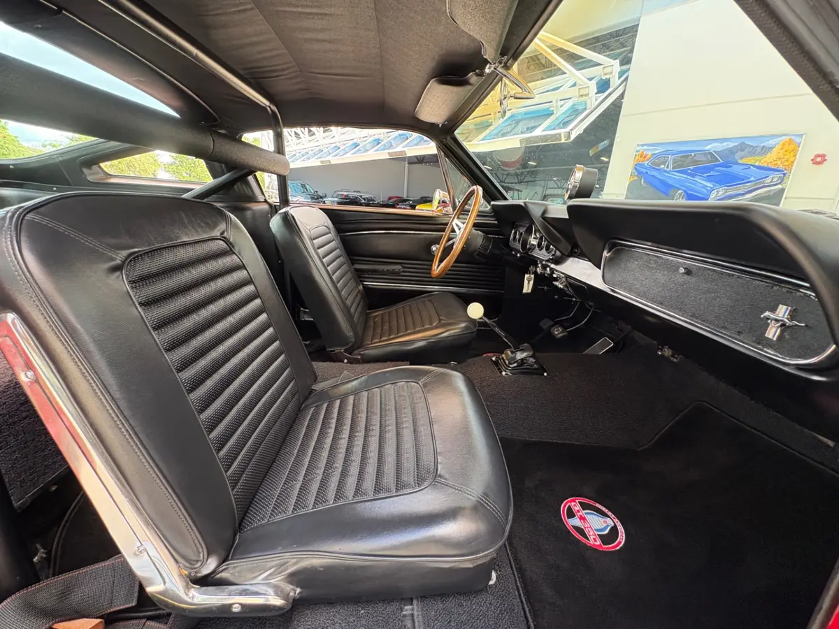 Vehicle photo 40