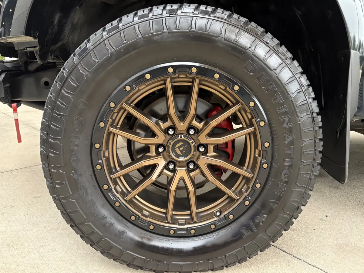 Vehicle photo 21