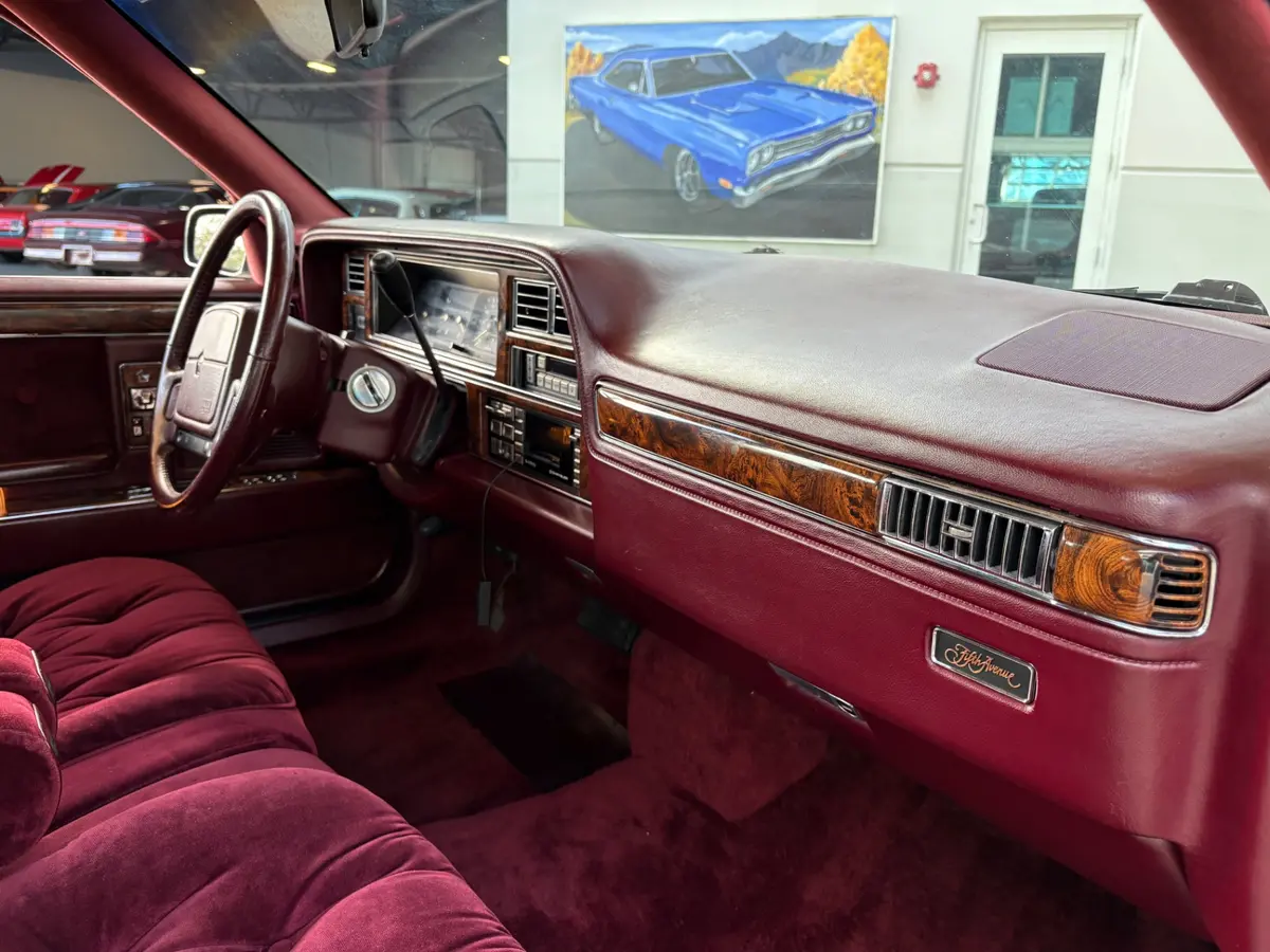 Vehicle photo 44
