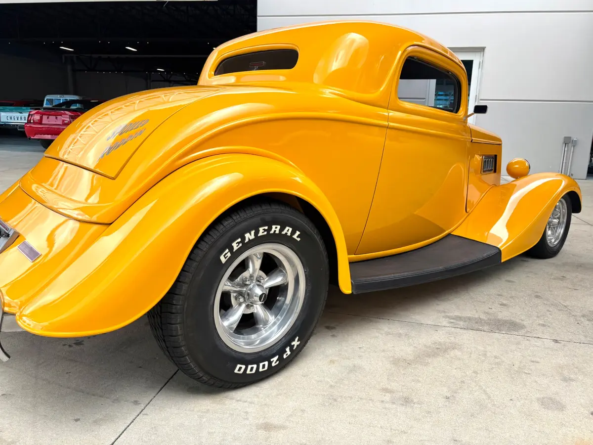 Vehicle photo 16