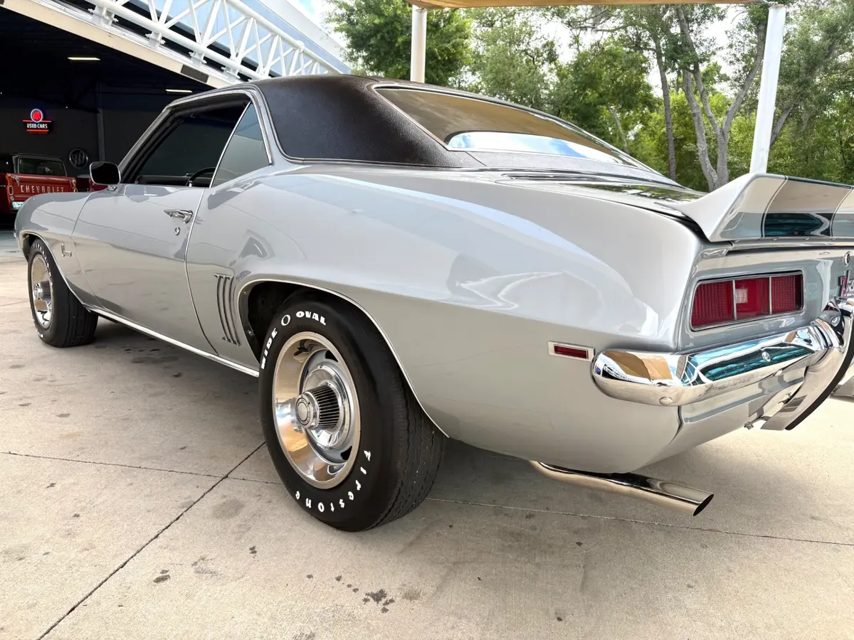 Vehicle photo 15