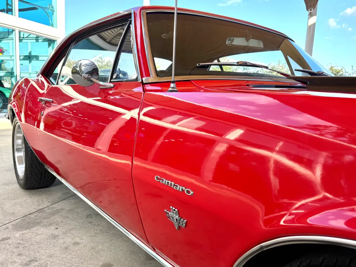 Vehicle photo 19