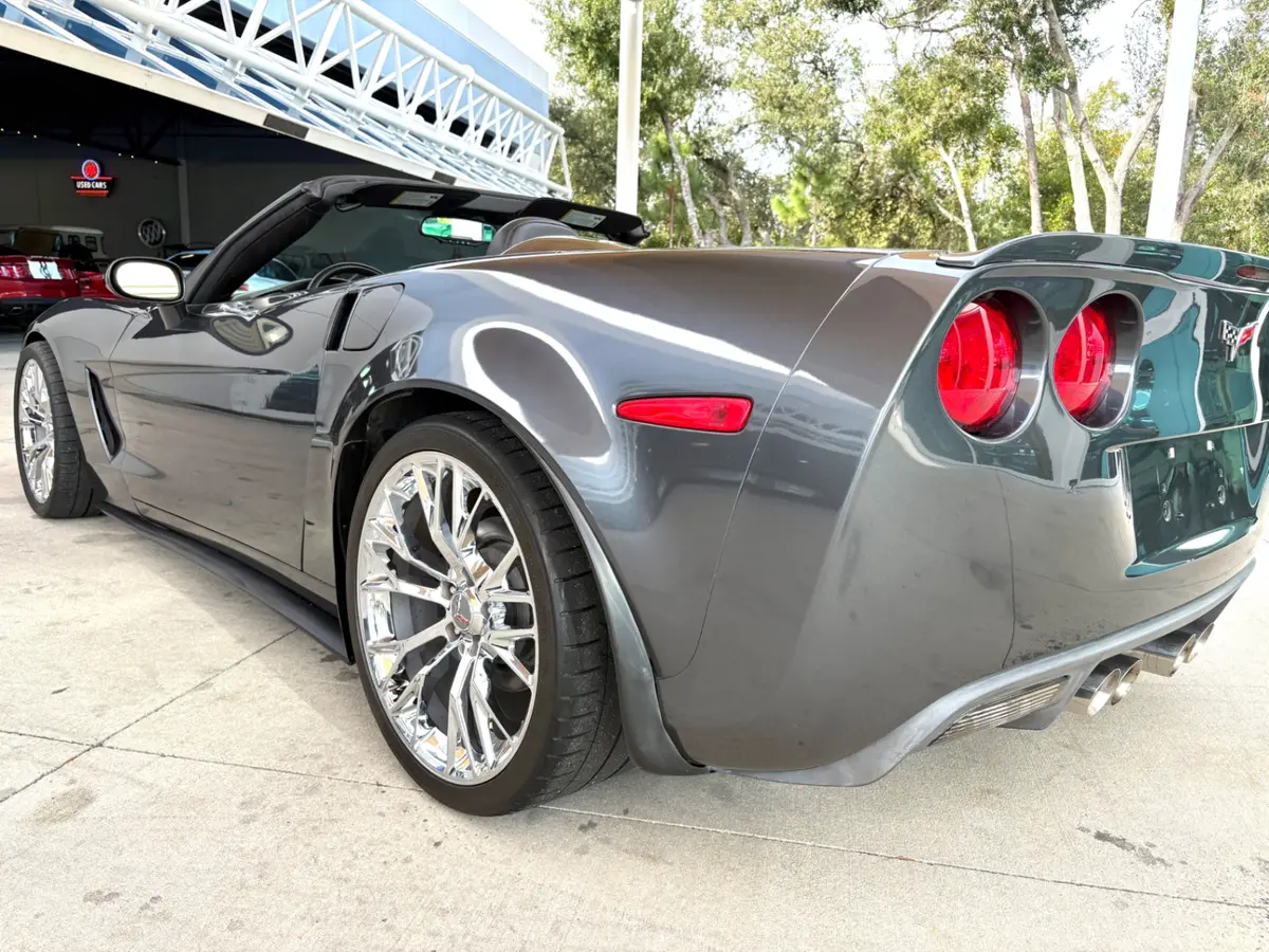 Vehicle photo 15