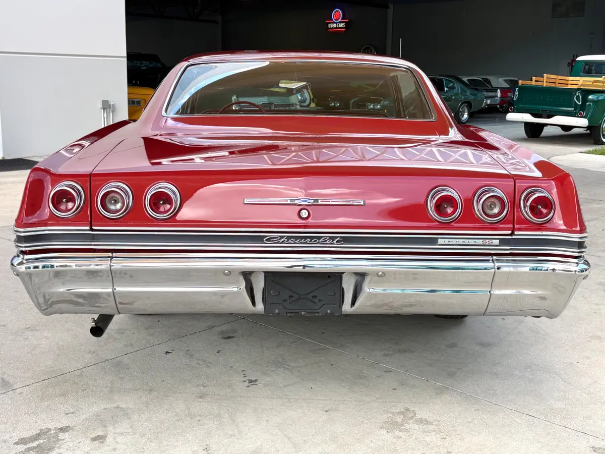 Vehicle photo 7