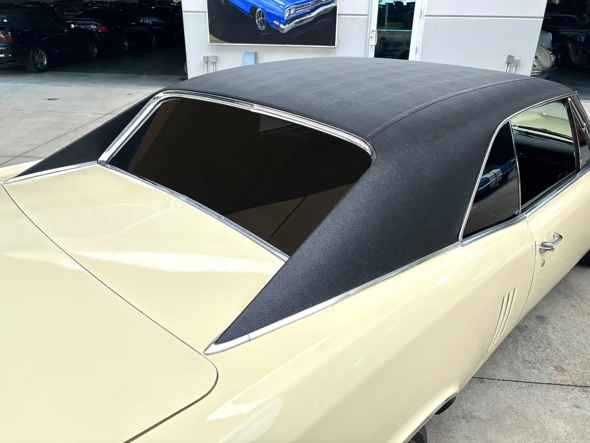 Vehicle photo 23