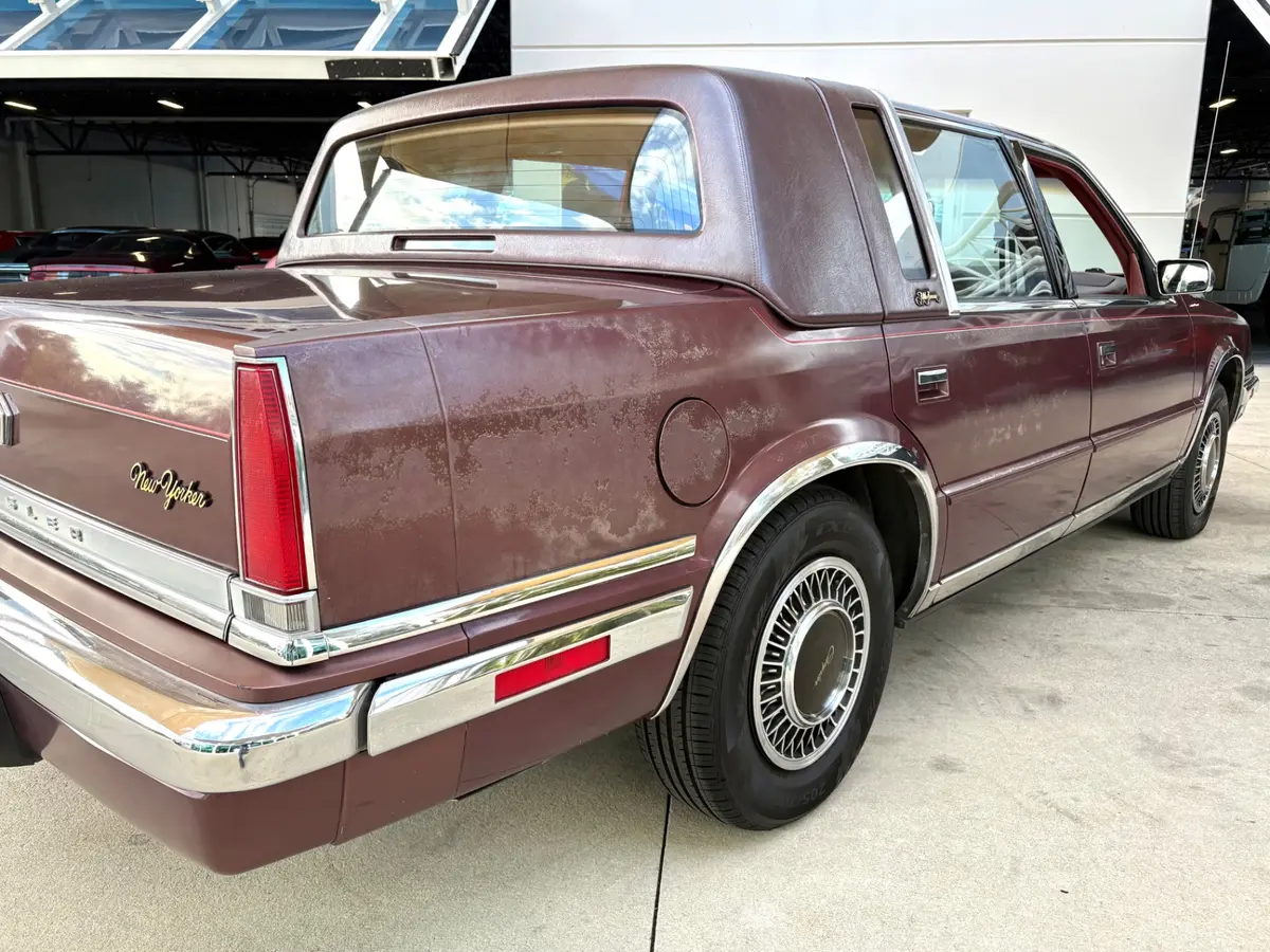 Vehicle photo 17