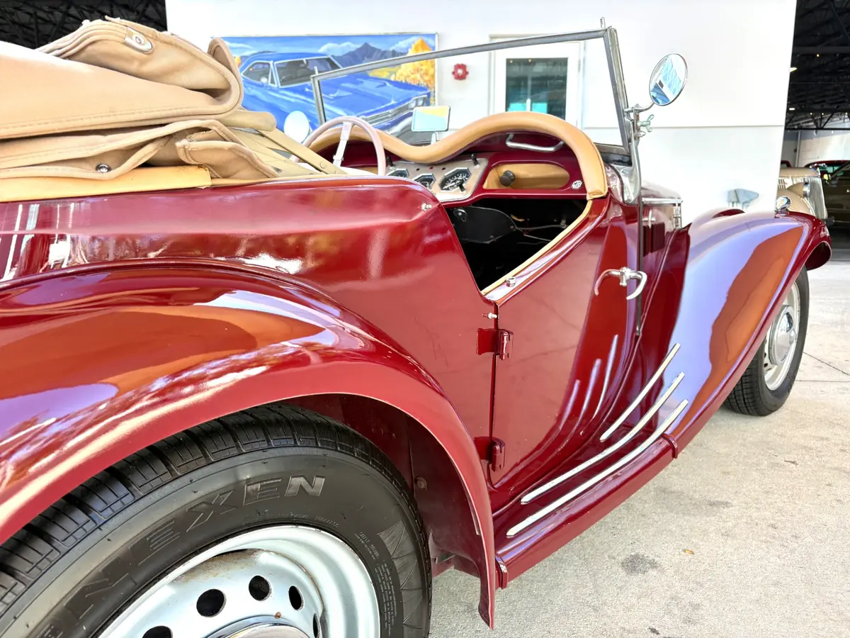 Vehicle photo 17