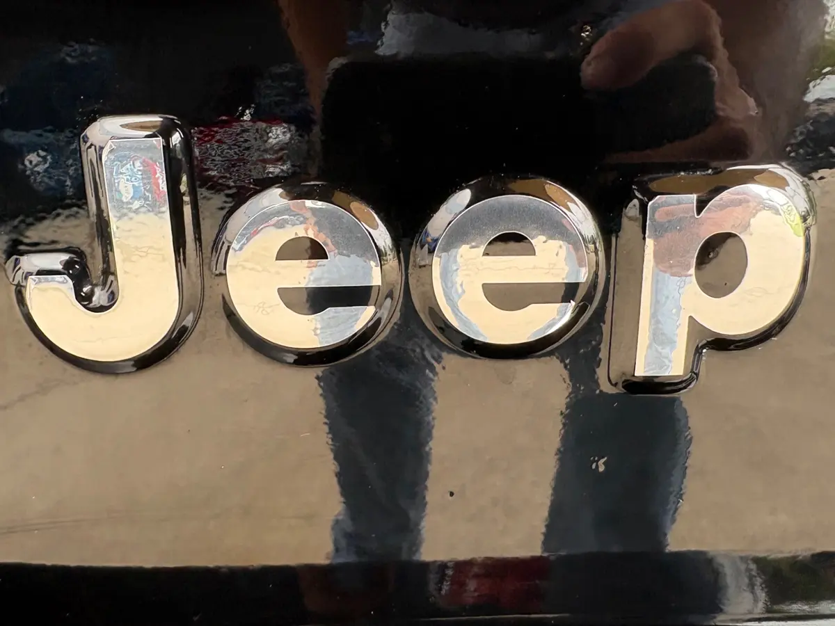 Vehicle photo 22
