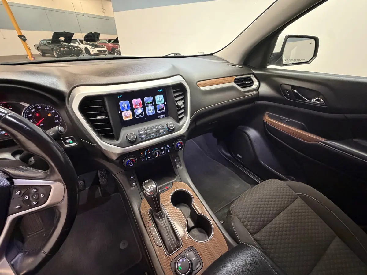 Vehicle photo 28