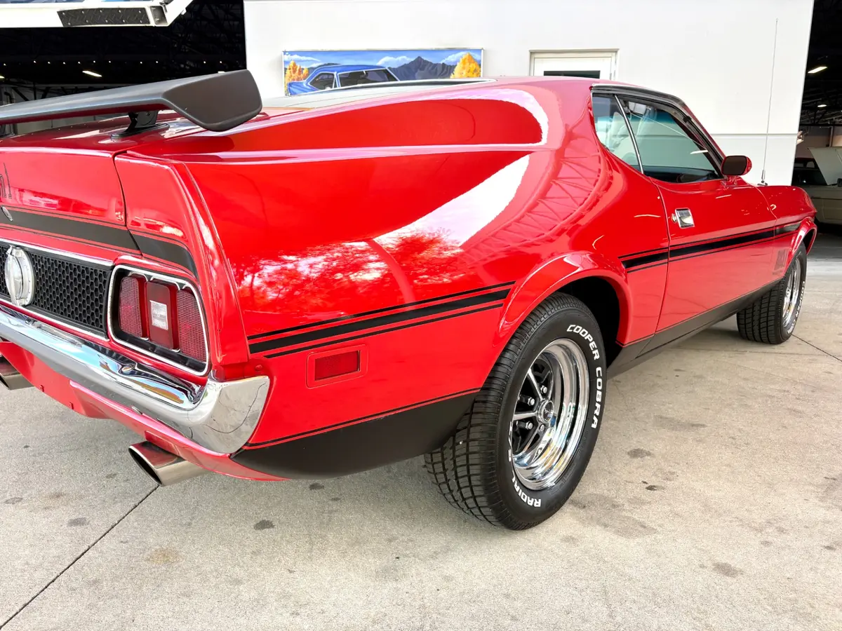 Vehicle photo 16