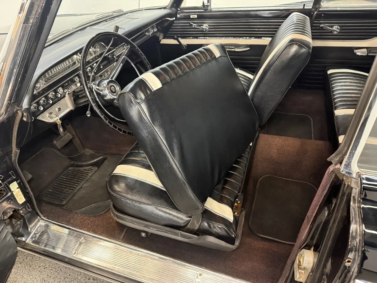 Vehicle photo 27
