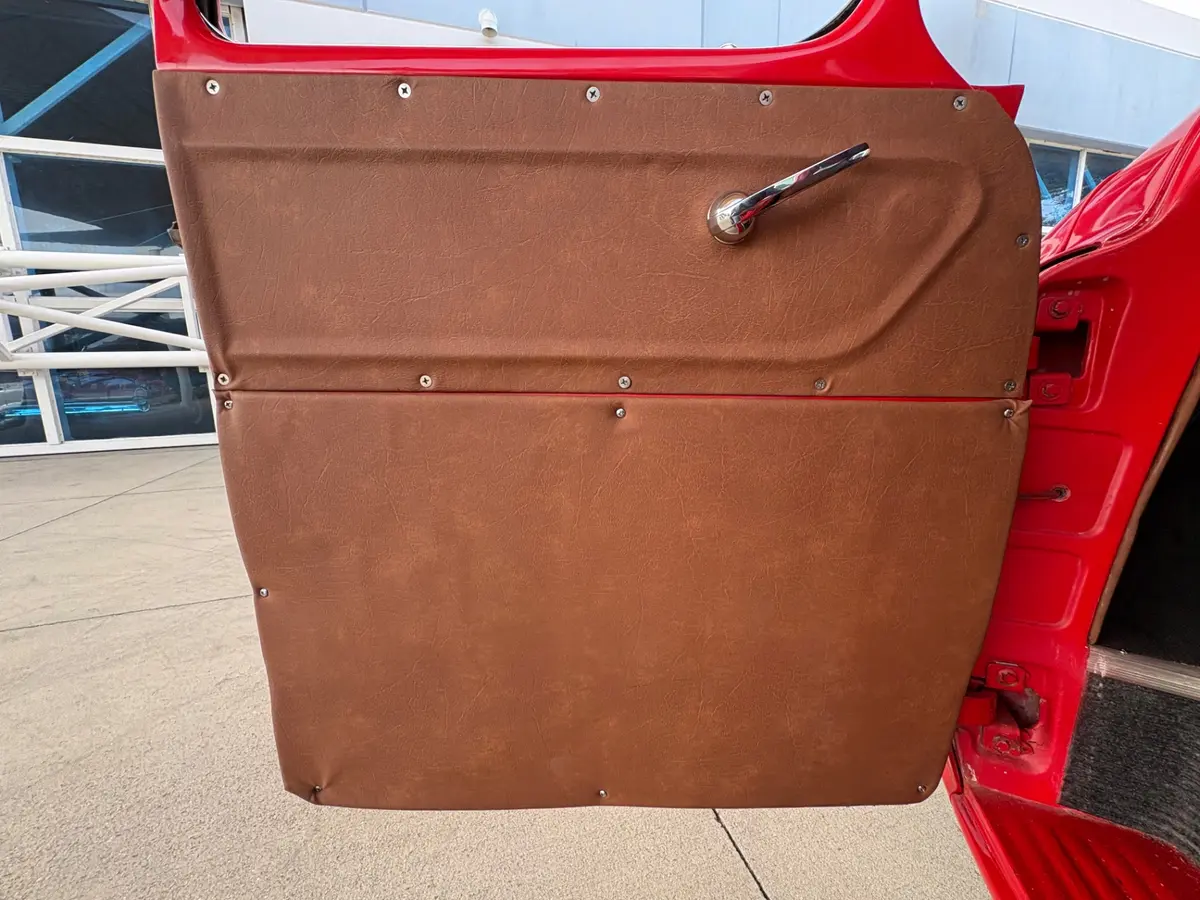 Vehicle photo 29