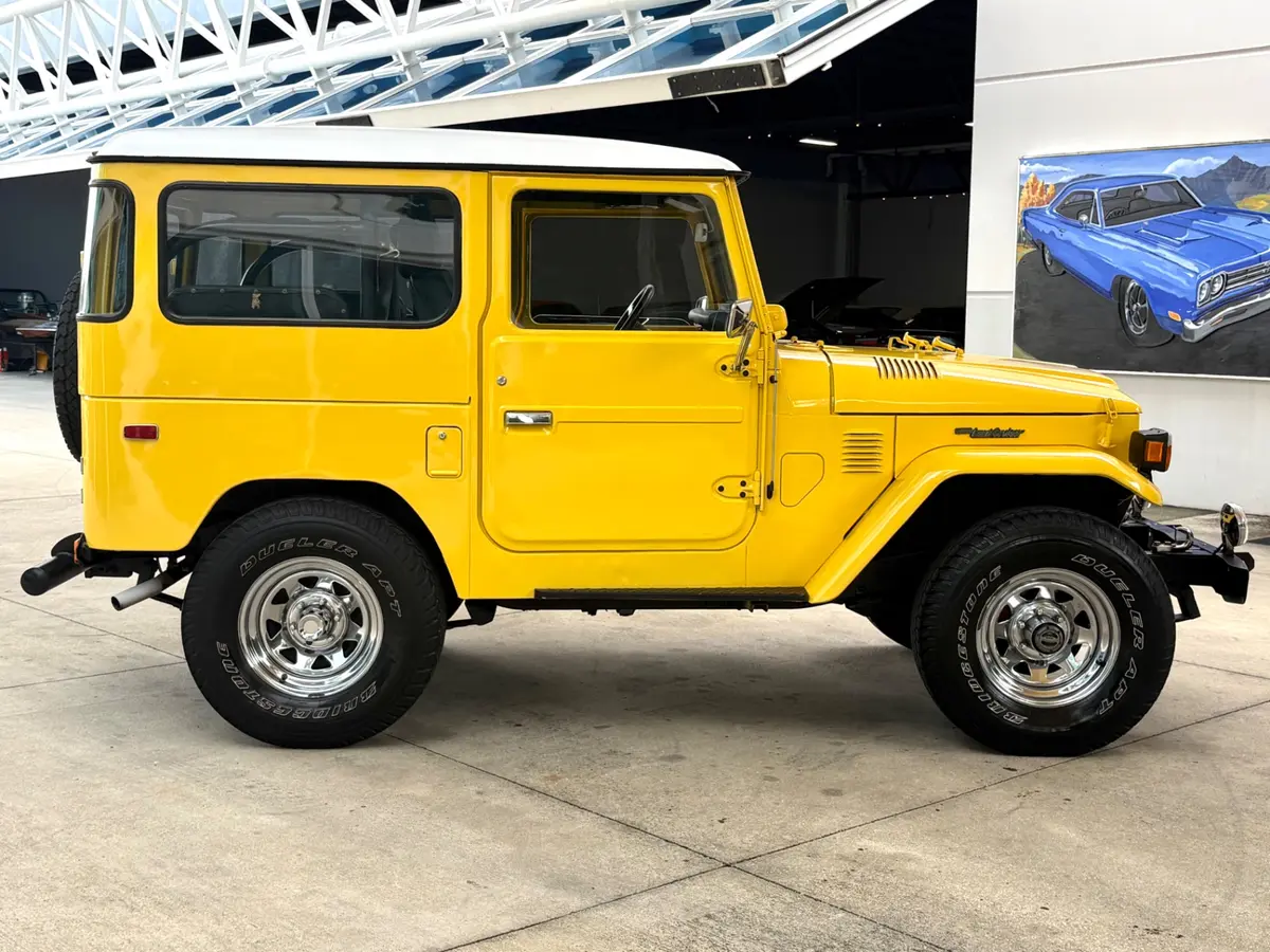 Vehicle photo 5