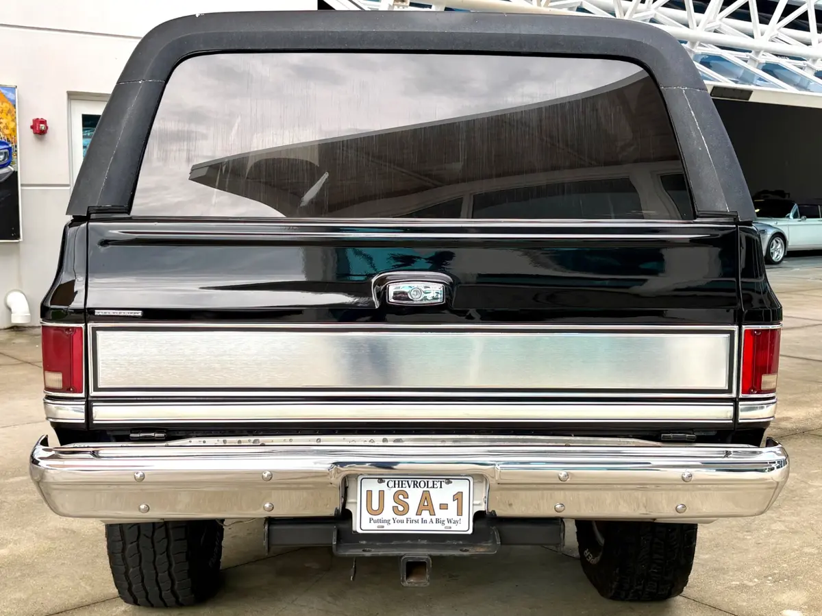 Vehicle photo 7