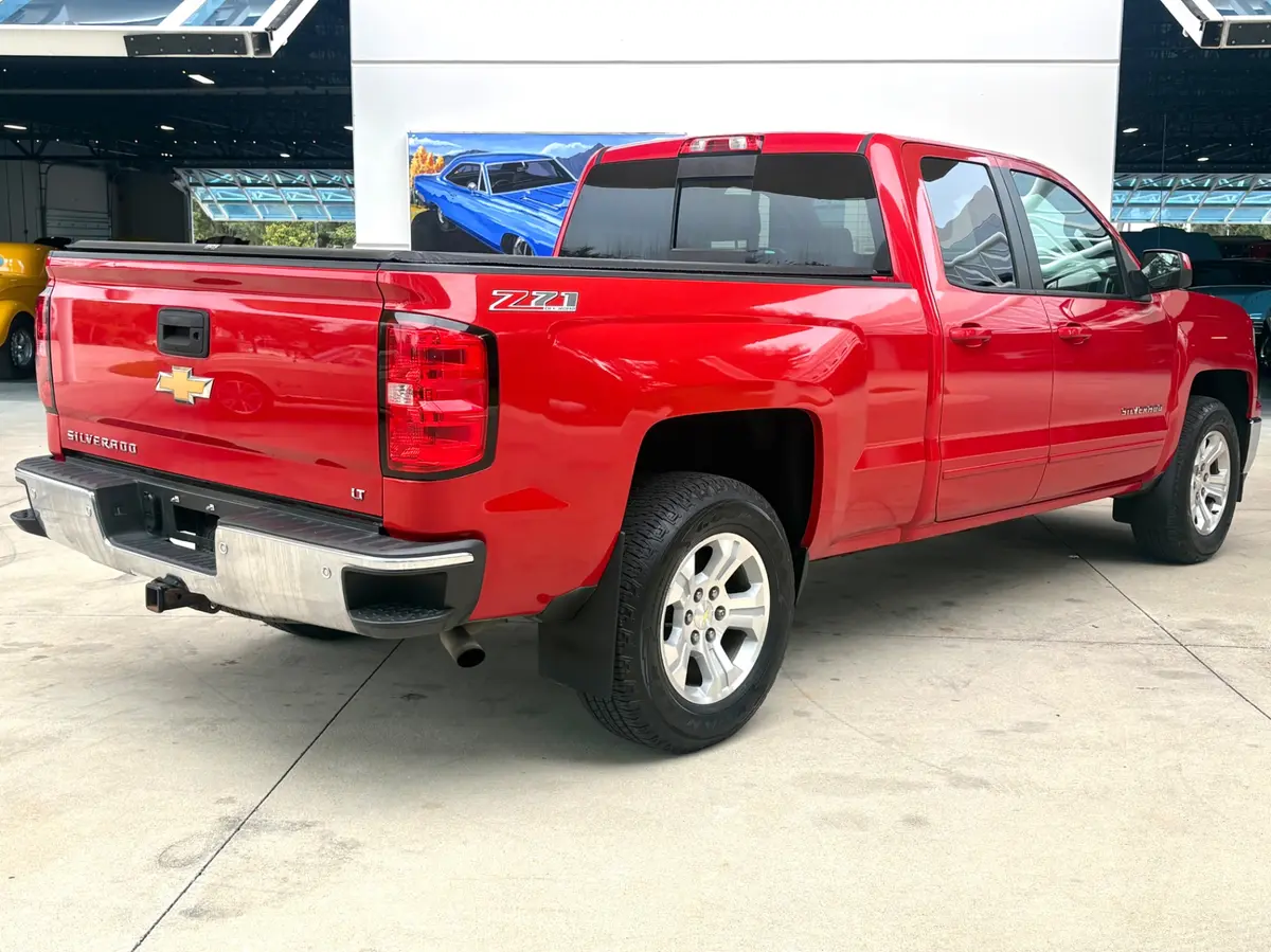 Vehicle photo 6