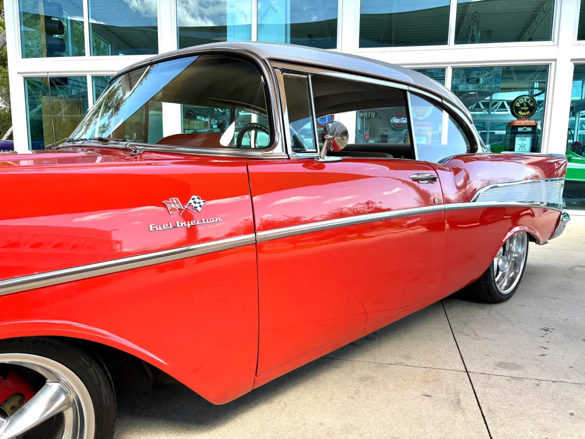 Vehicle photo 12