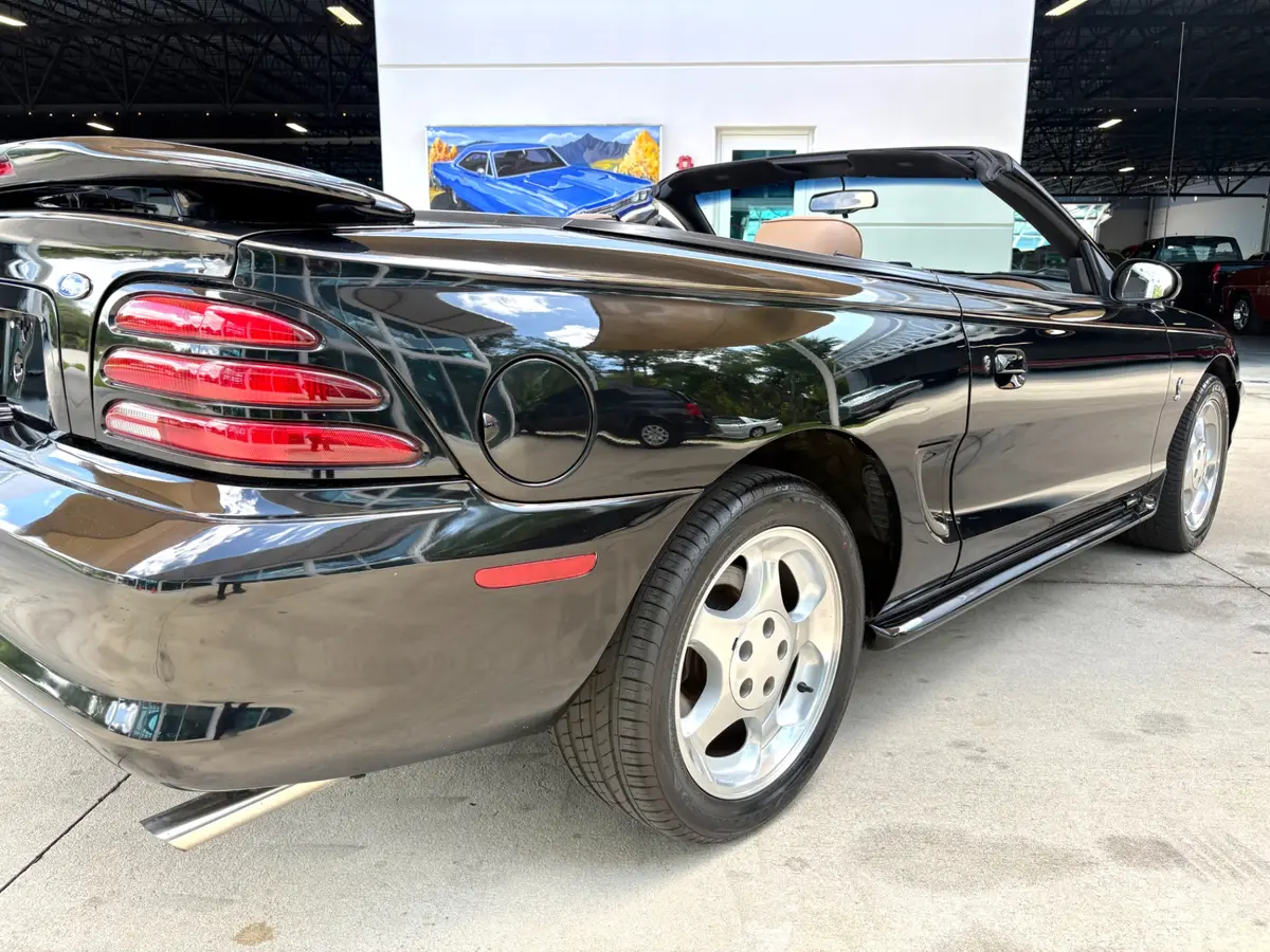 Vehicle photo 16
