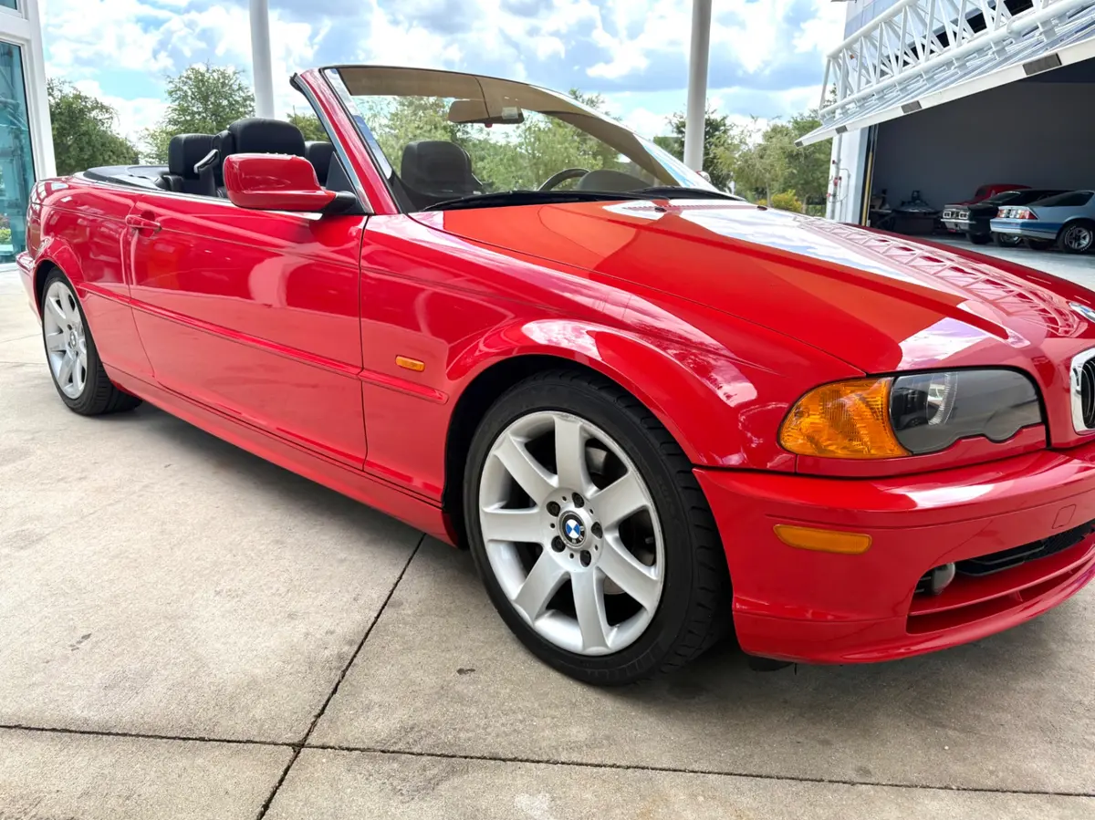 Vehicle photo 19