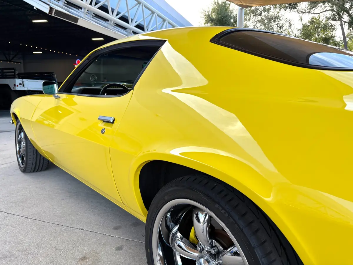 Vehicle photo 14
